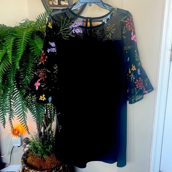 Brand New AGB Black Sheath Dress Mesh Bell Sleeves w/ Embroidered Flowers Floral - Picture 6 of 15